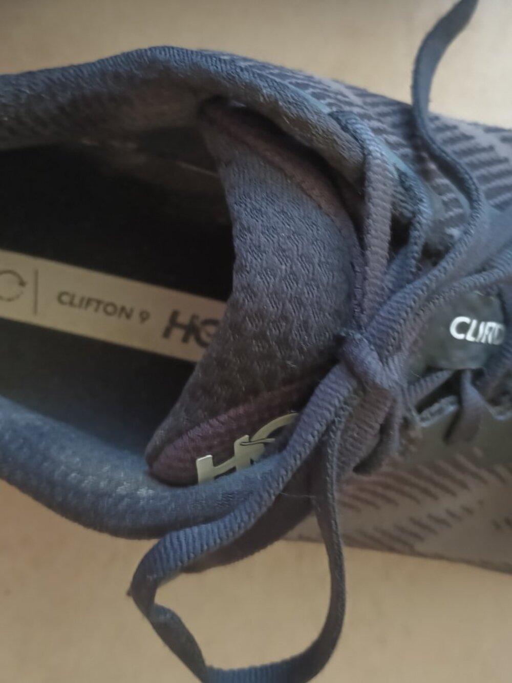 Women's Hoka sneakers - Picture 3 of 5